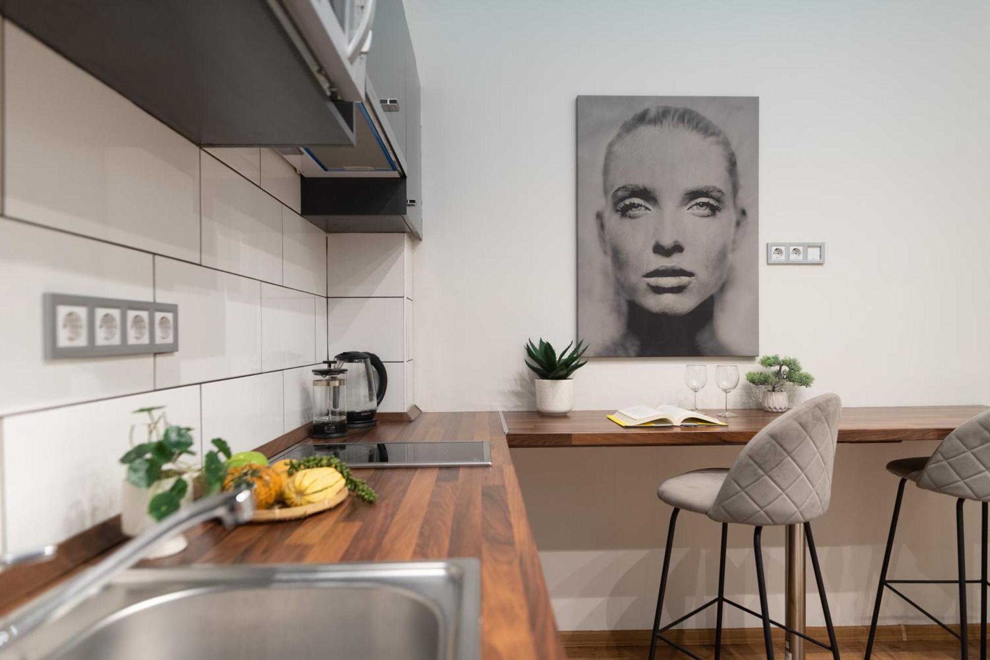 Chic Central 1Br Retreat Near New York Cafe With View Budapest Extérieur photo