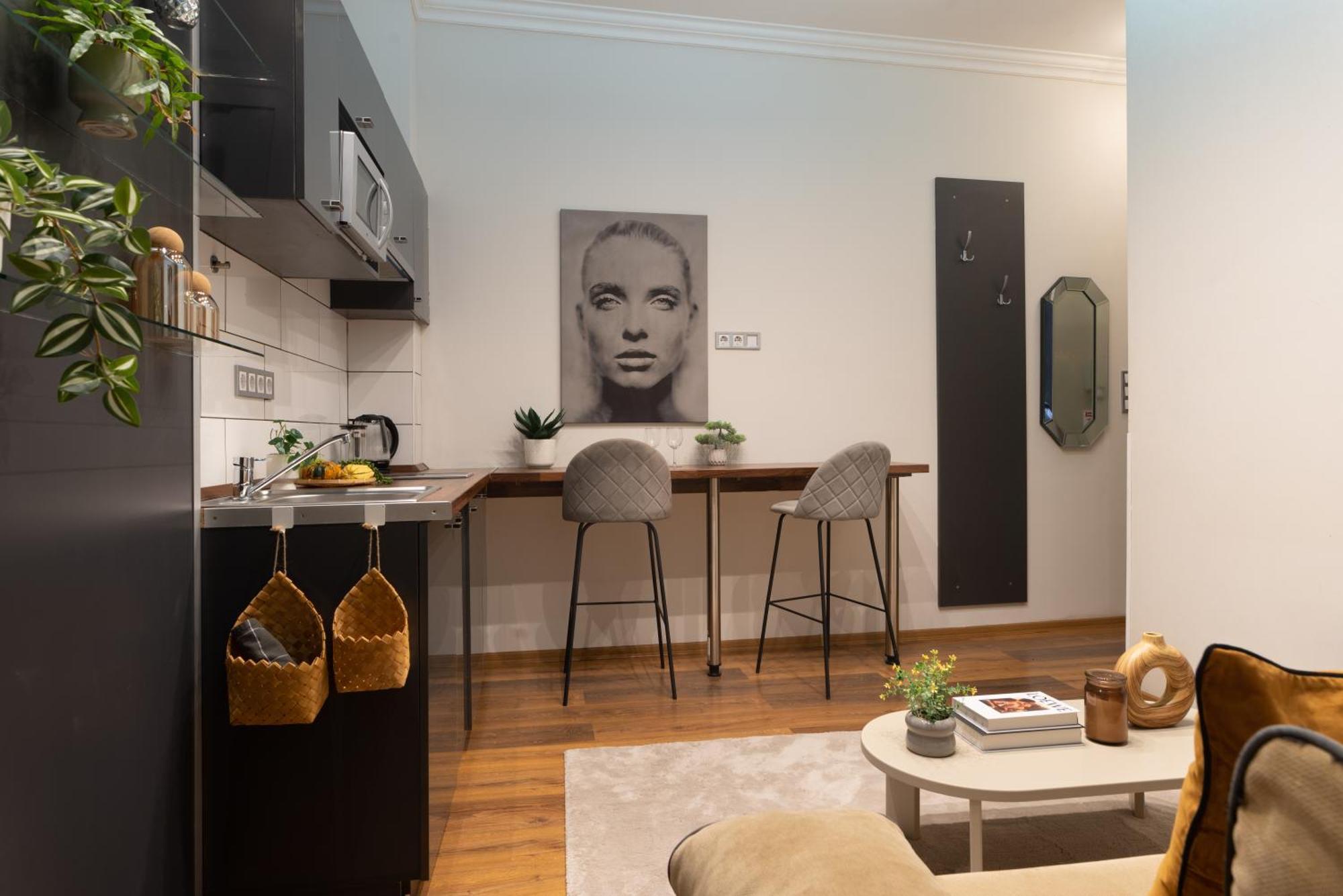 Chic Central 1Br Retreat Near New York Cafe With View Budapest Extérieur photo
