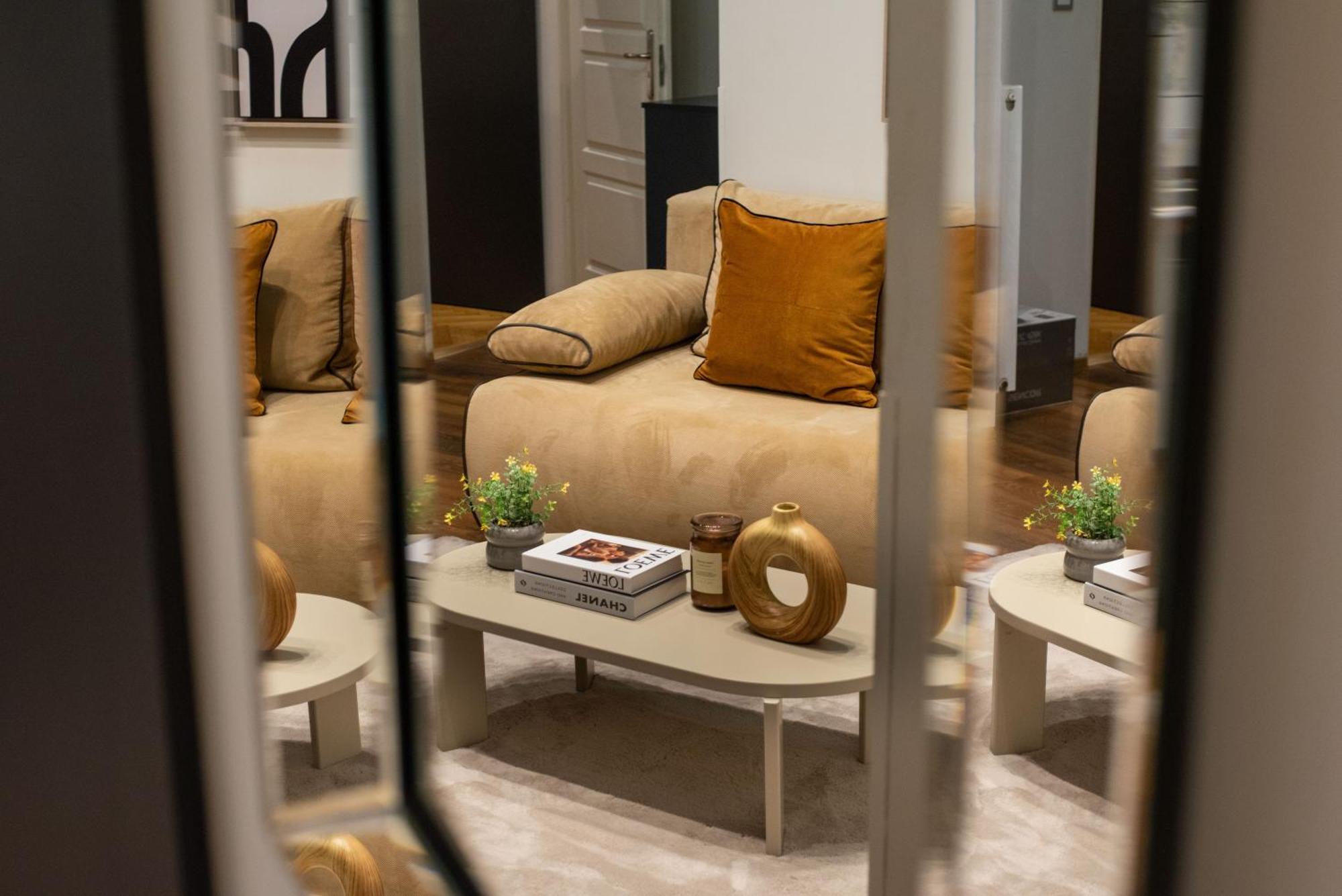 Chic Central 1Br Retreat Near New York Cafe With View Budapest Extérieur photo