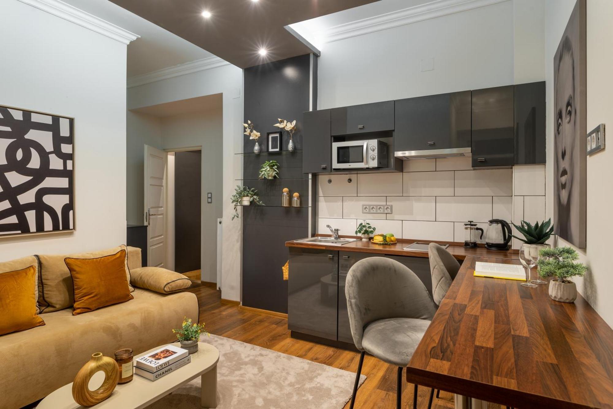 Chic Central 1Br Retreat Near New York Cafe With View Budapest Extérieur photo