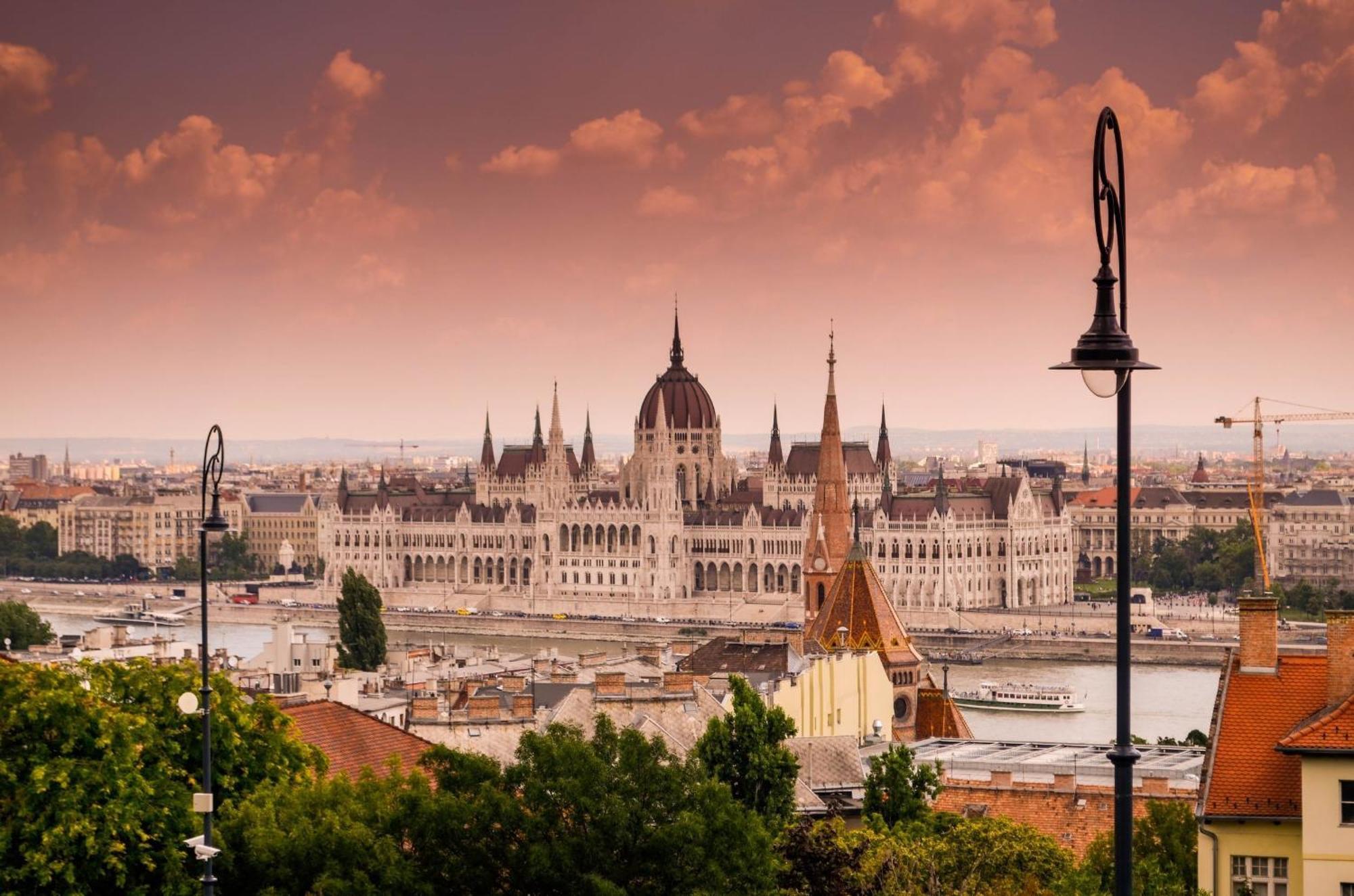 Chic Central 1Br Retreat Near New York Cafe With View Budapest Extérieur photo