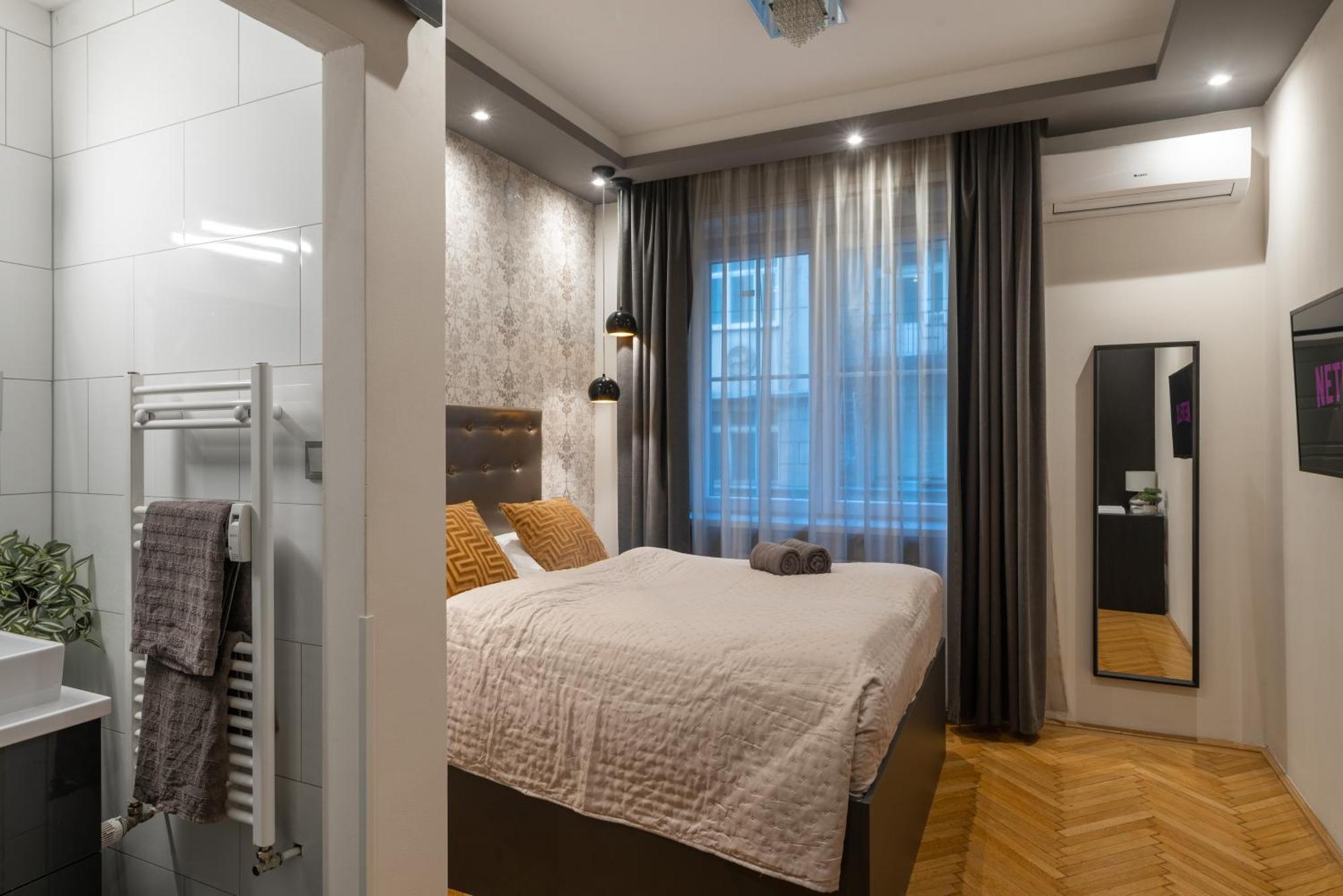 Chic Central 1Br Retreat Near New York Cafe With View Budapest Extérieur photo