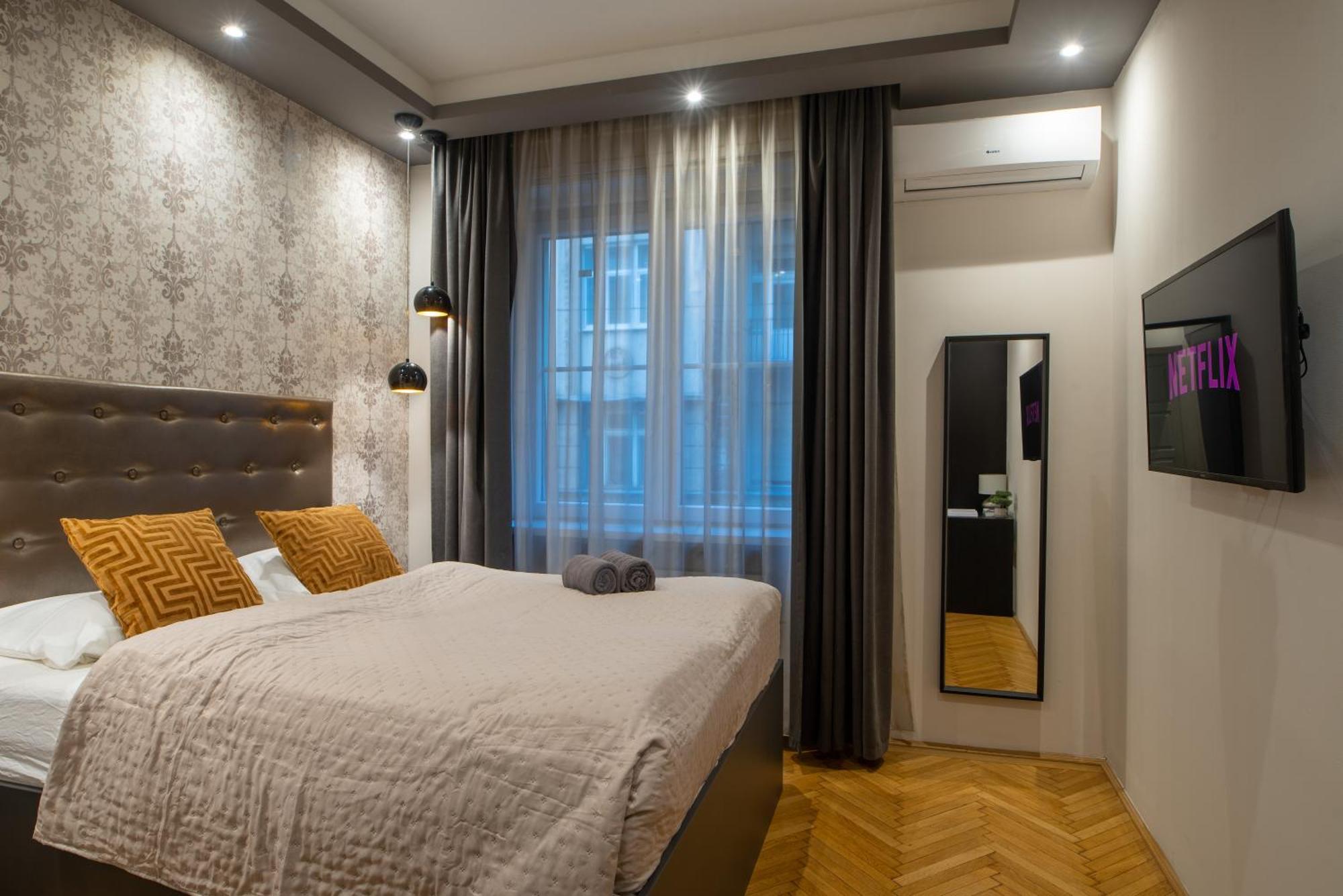Chic Central 1Br Retreat Near New York Cafe With View Budapest Extérieur photo